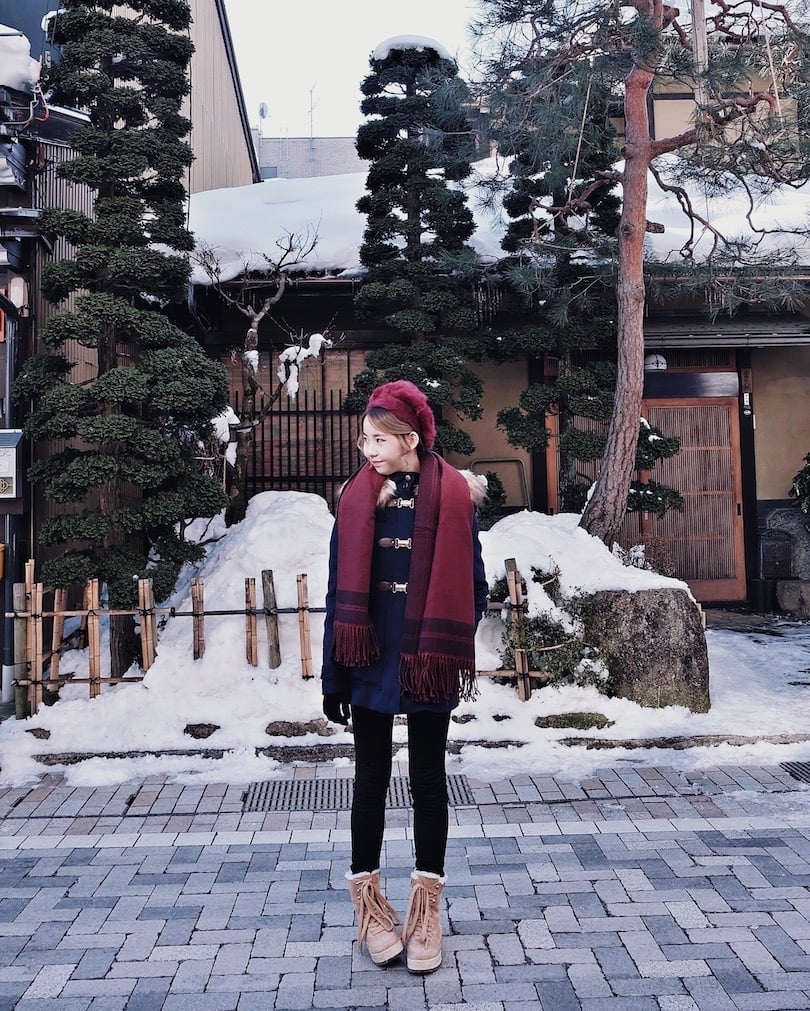 Navy coat with red scarf and leggings Navy coat with red scarf and leggings — Japan Outfits