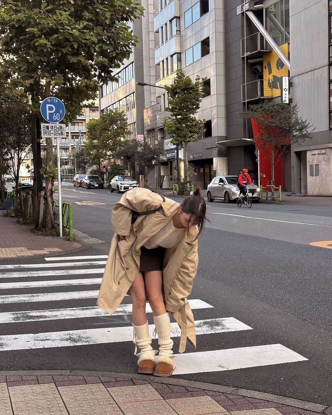 Beige trench coat with knit sweater and shorts Beige trench coat with knit sweater and shorts — Japan Outfits