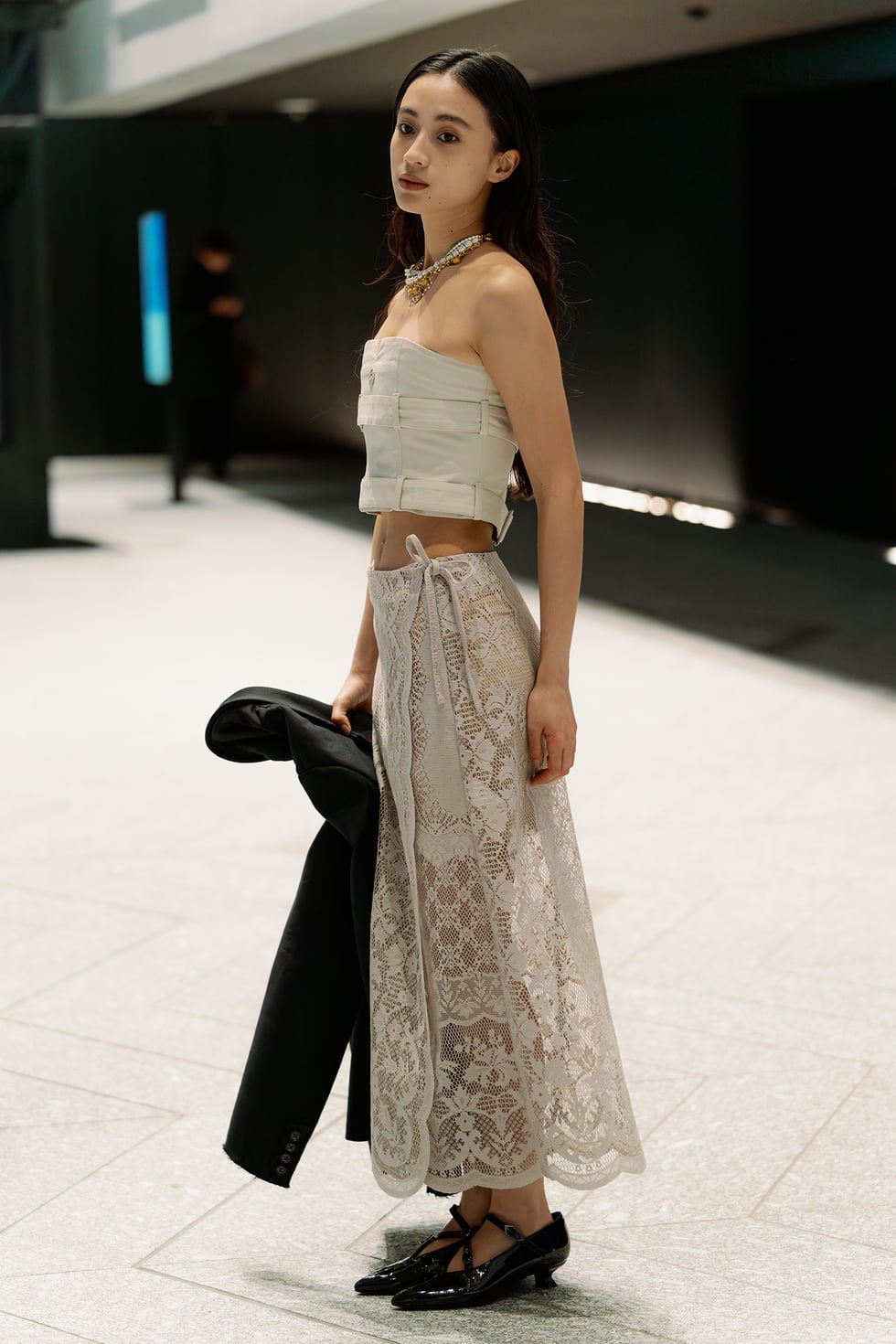 Strapless top and flowing lace maxi skirt Strapless top and flowing lace maxi skirt — Japan Outfits