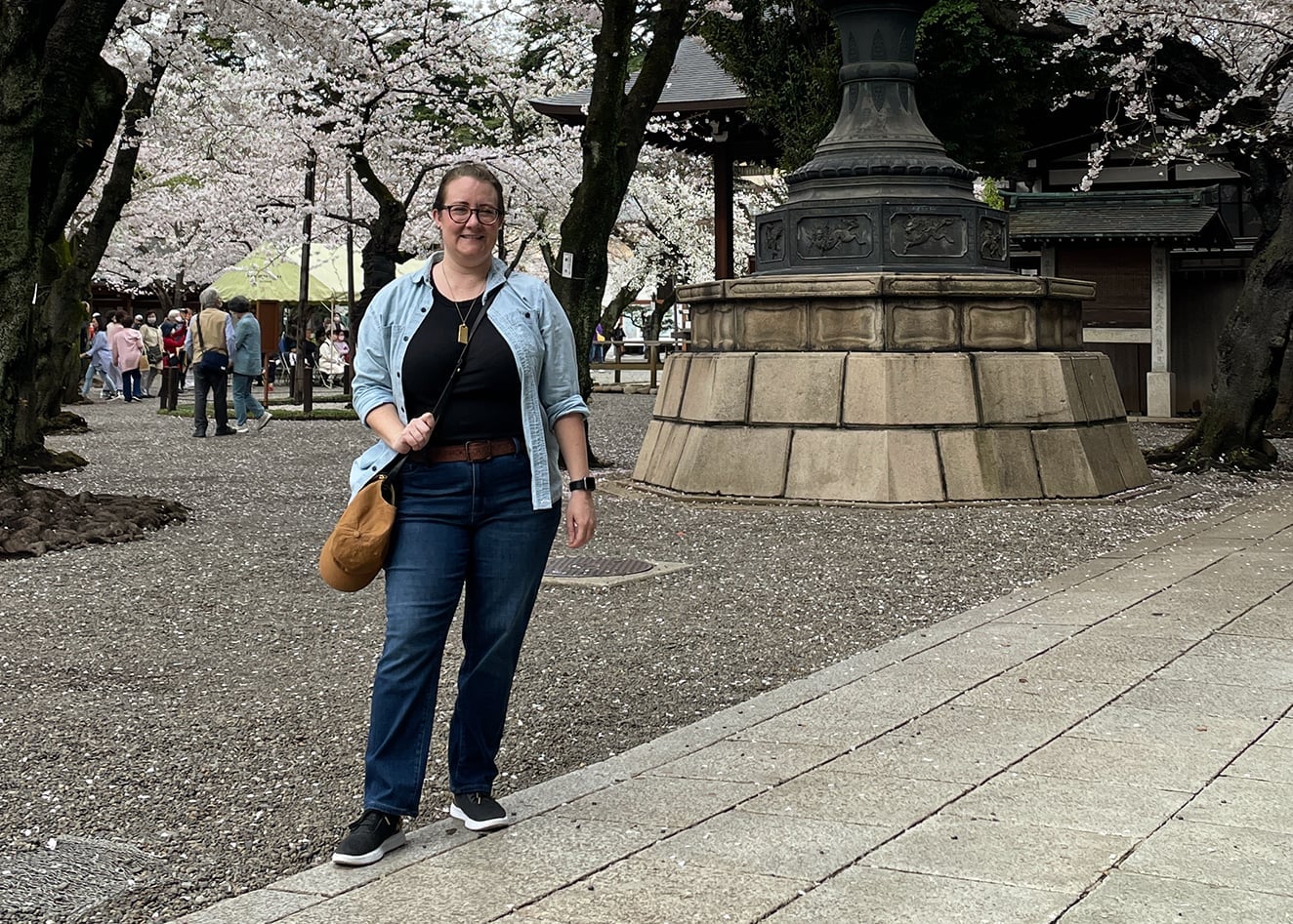 Denim shirt over black t-shirt with jeans Denim shirt over black t-shirt with jeans — Japan Outfits
