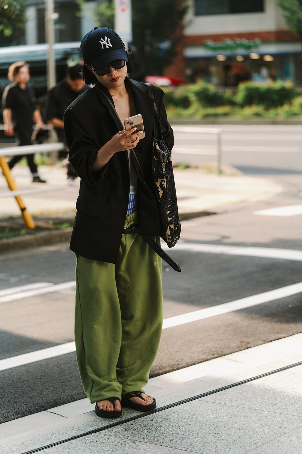 Relaxed oversized blazer with sweatpants Relaxed oversized blazer with sweatpants — Japan Outfits