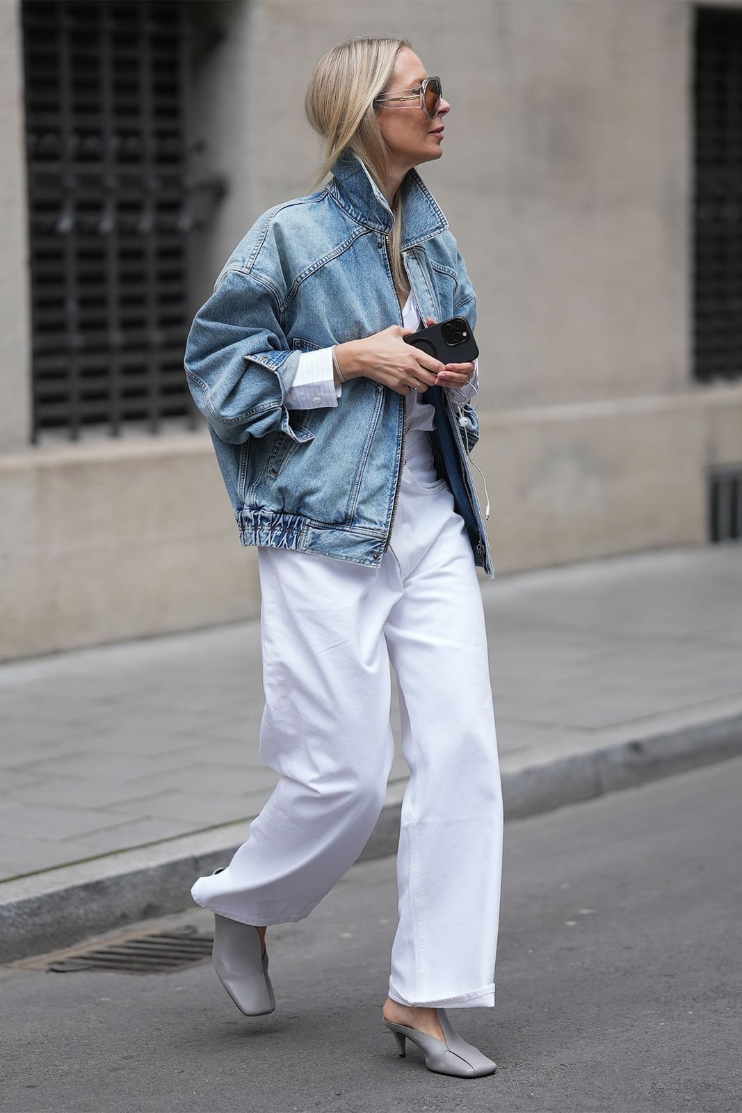Oversized Denim Jacket With White Shirt And Pants, Sunglasses Oversized Denim Jacket With White Shirt And Pants, Sunglasses — Jean Jacket Outfits