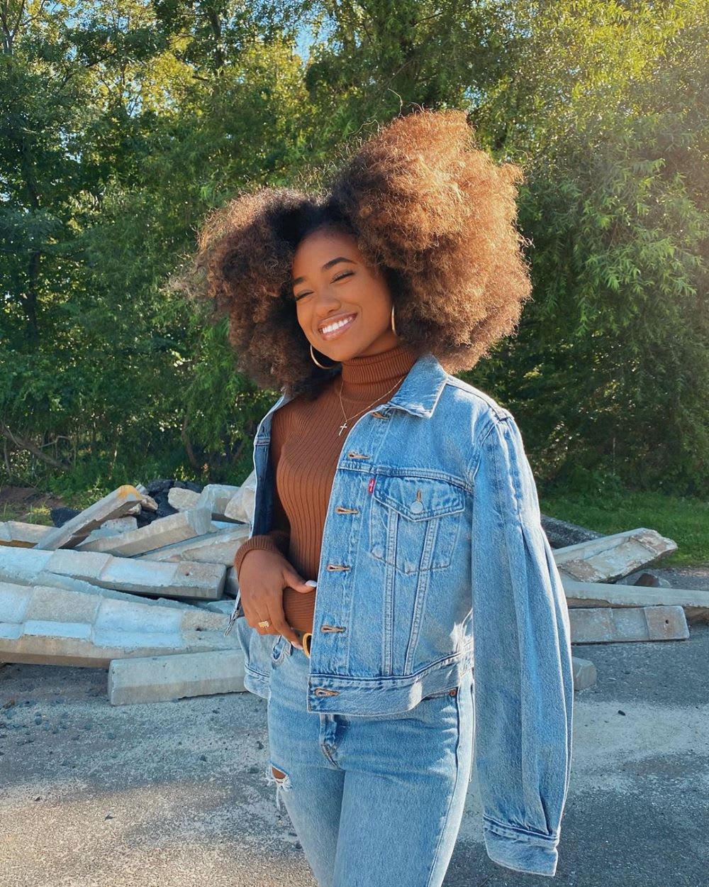 Oversized Denim Jacket Over Brown Turtleneck Oversized Denim Jacket Over Brown Turtleneck — Jean Jacket Outfits