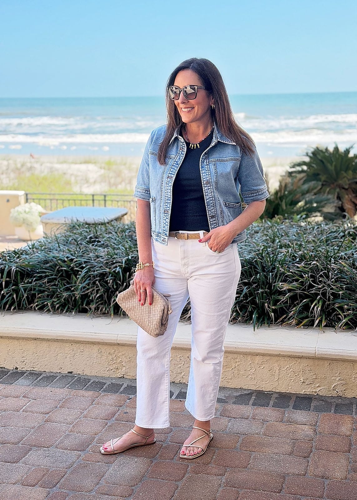 Short Sleeve Denim Jacket With White Pants Short Sleeve Denim Jacket With White Pants — Jean Jacket Outfits