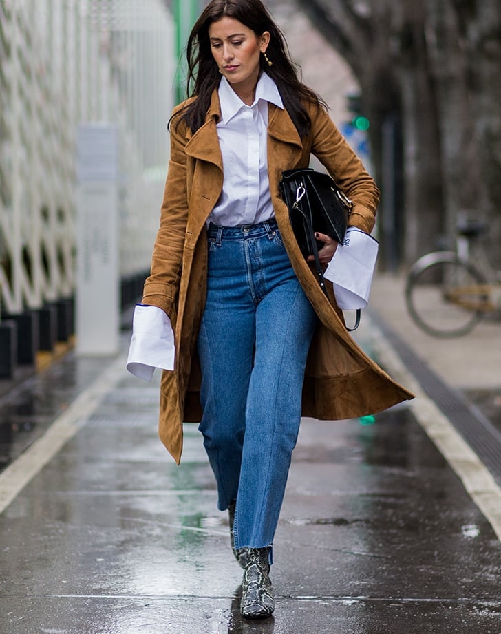 Medium blue straight leg jeans with white shirt and suede trench coat Medium blue straight leg jeans with white shirt and suede trench coat — Jeans Outfits