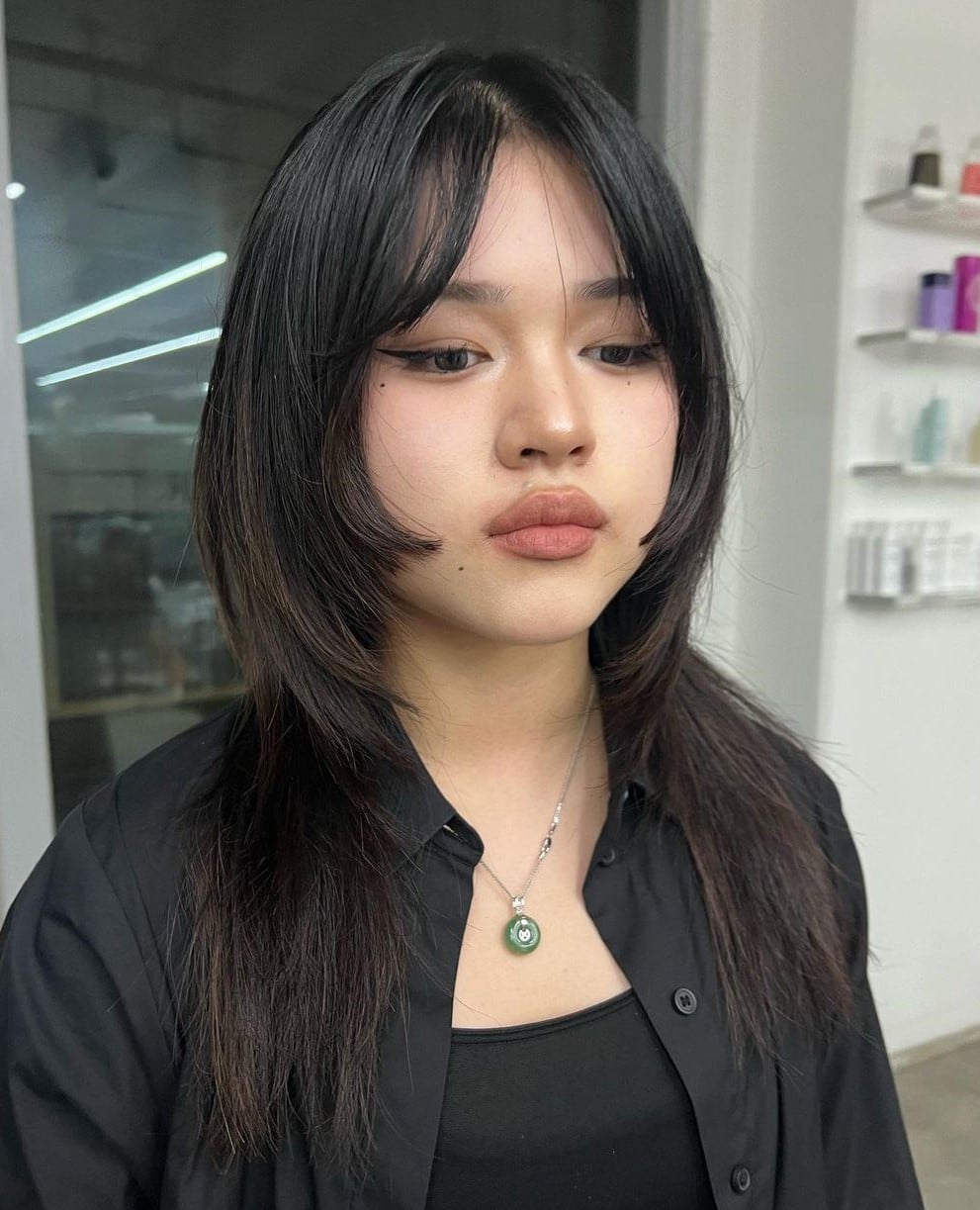 Collarbone Dark Brown Shag With Wispy Bangs Collarbone Dark Brown Shag With Wispy Bangs — Jellyfish Haircut