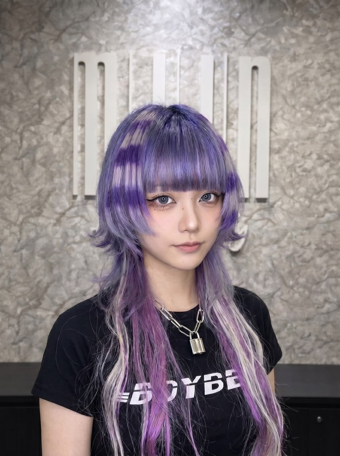 Mid-Back Wavy Jellyfish With Purple Highlights Mid-Back Wavy Jellyfish With Purple Highlights — Jellyfish Haircut