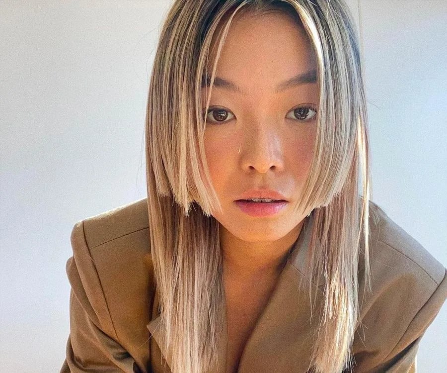 Chin Length Blunt Bob With Micro Bangs Chin Length Blunt Bob With Micro Bangs — Jellyfish Haircut