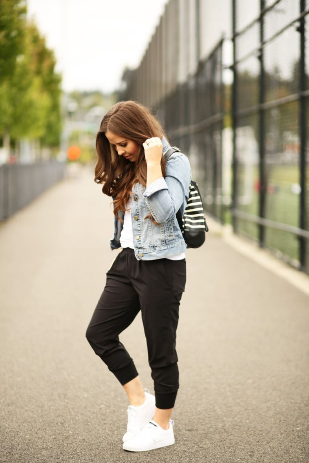 Black cropped joggers with denim jacket, White Sneakers Black cropped joggers with denim jacket, White Sneakers — Joggers Outfits
