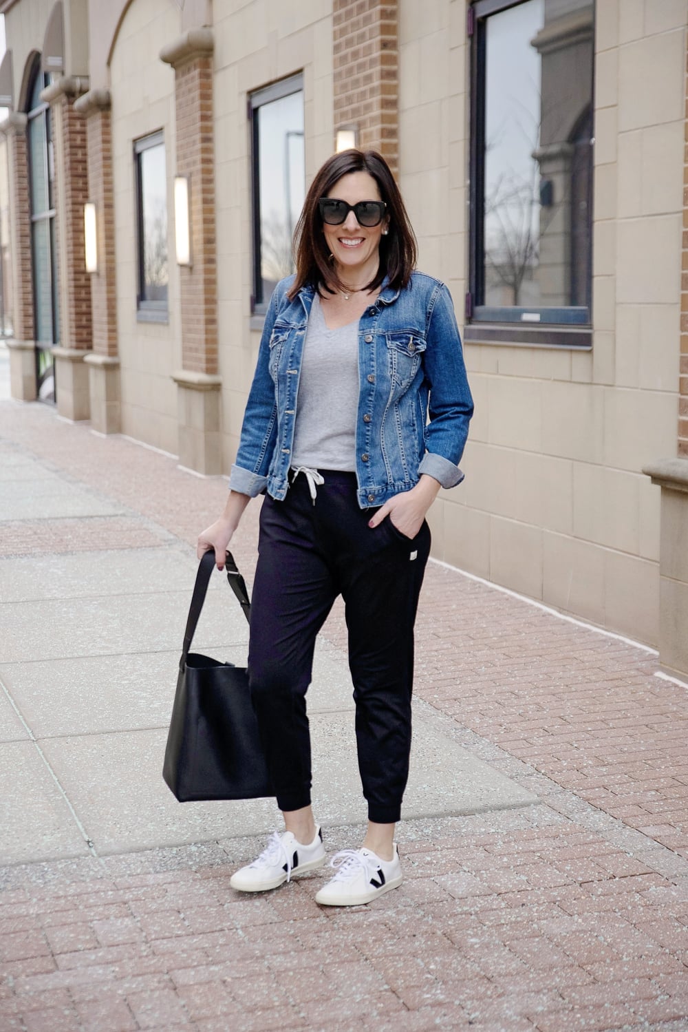 Black joggers with gray t-shirt and denim jacket Black joggers with gray t-shirt and denim jacket — Joggers Outfits