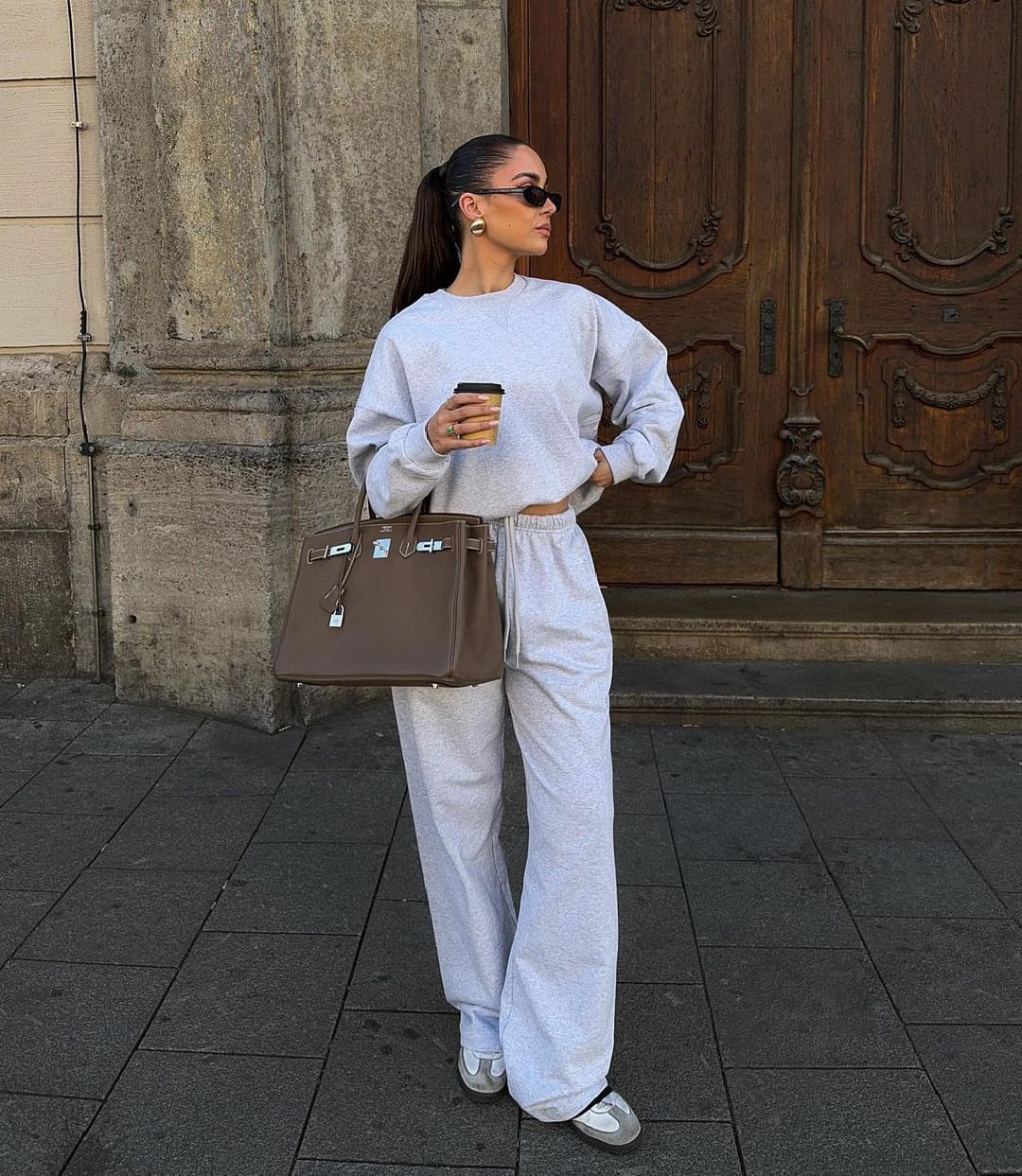 Oversized sweatshirt and wide-leg joggers Oversized sweatshirt and wide-leg joggers — Joggers Outfits