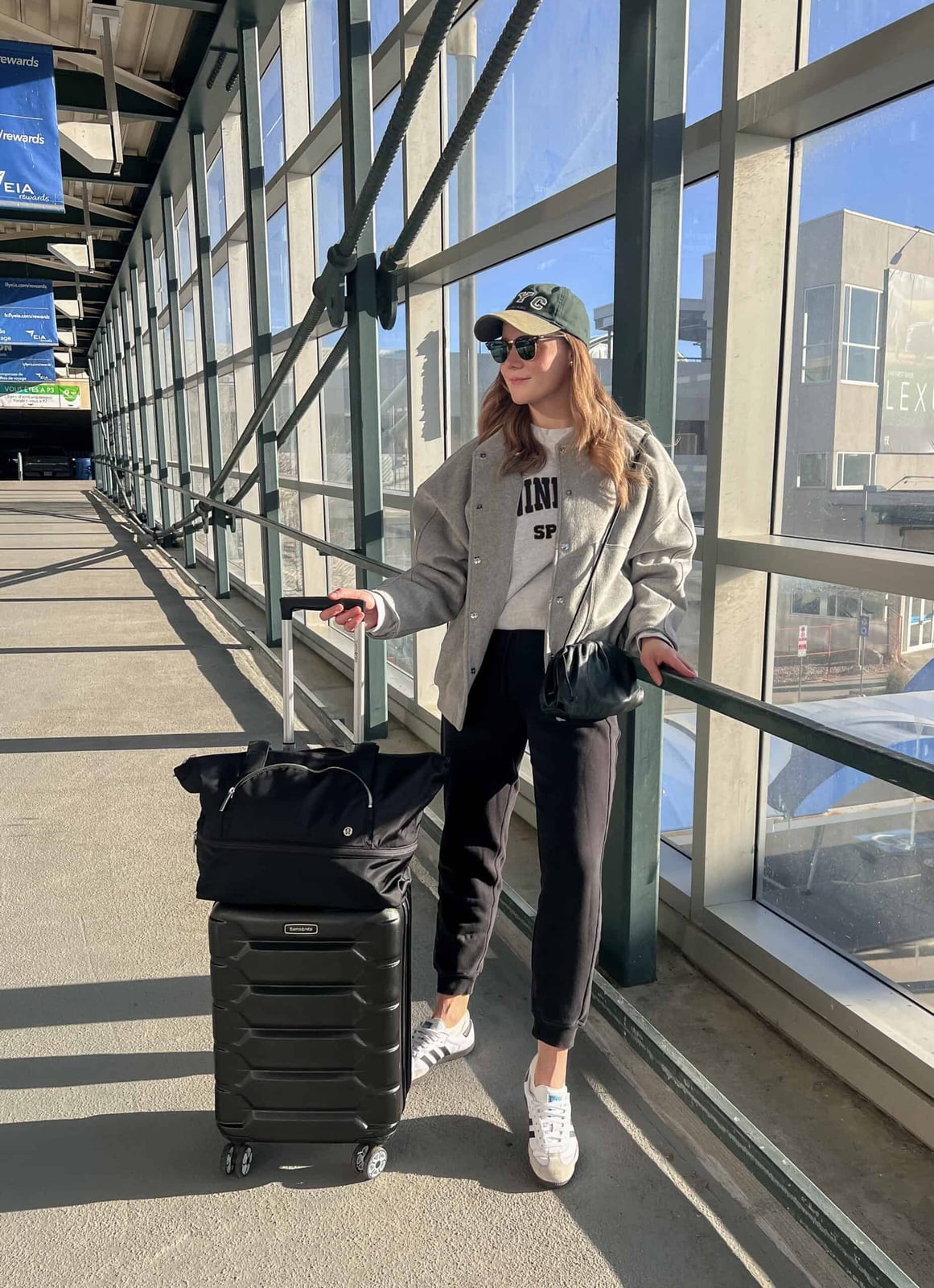 Joggers with a bomber jacket for travel Joggers with a bomber jacket for travel — Joggers Outfits