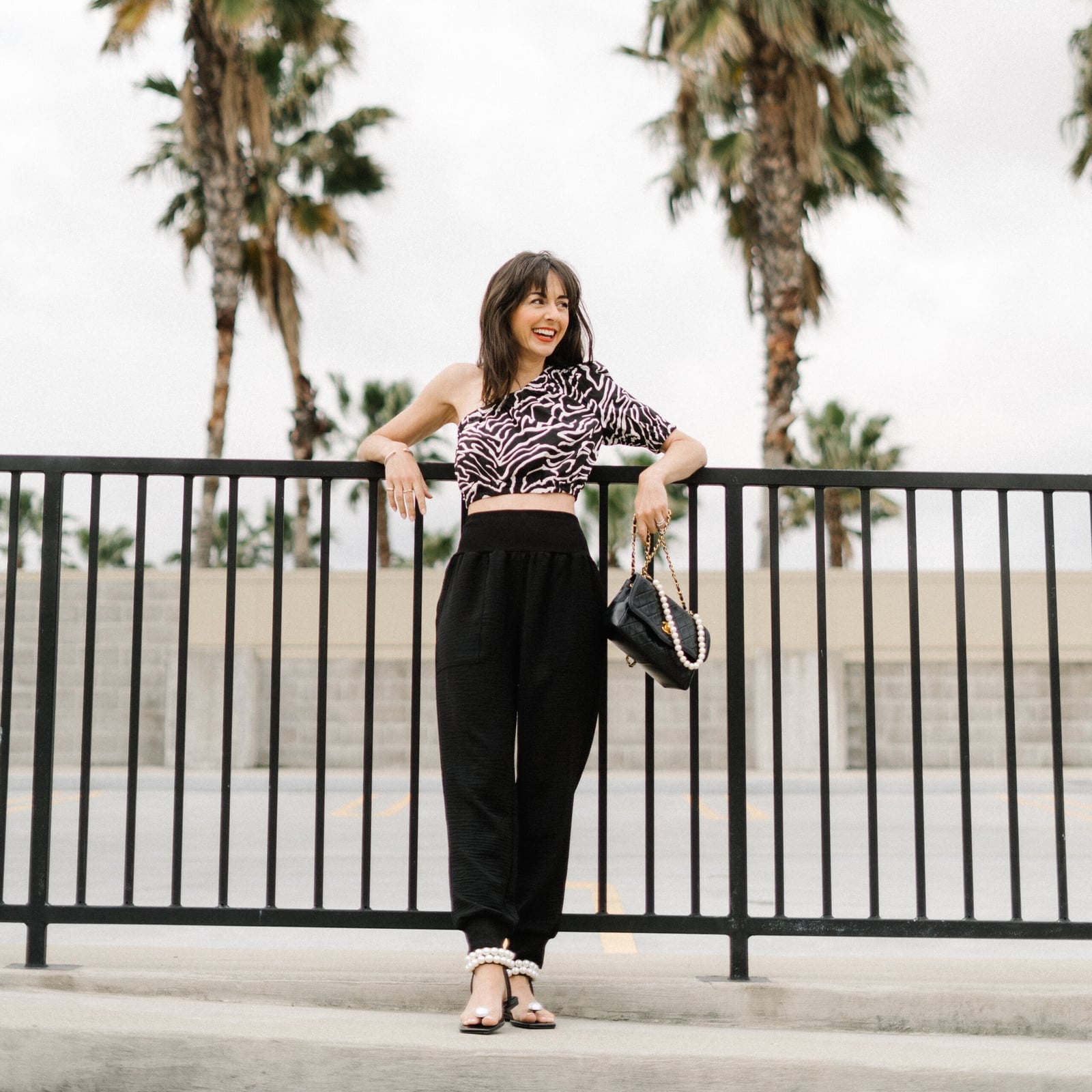 Black textured joggers with a zebra print top and sandals Black textured joggers with a zebra print top and sandals — Jogging Outfits