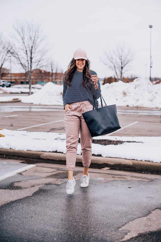 Pink joggers with a striped shirt and sneakers Pink joggers with a striped shirt and sneakers — Jogging Outfits