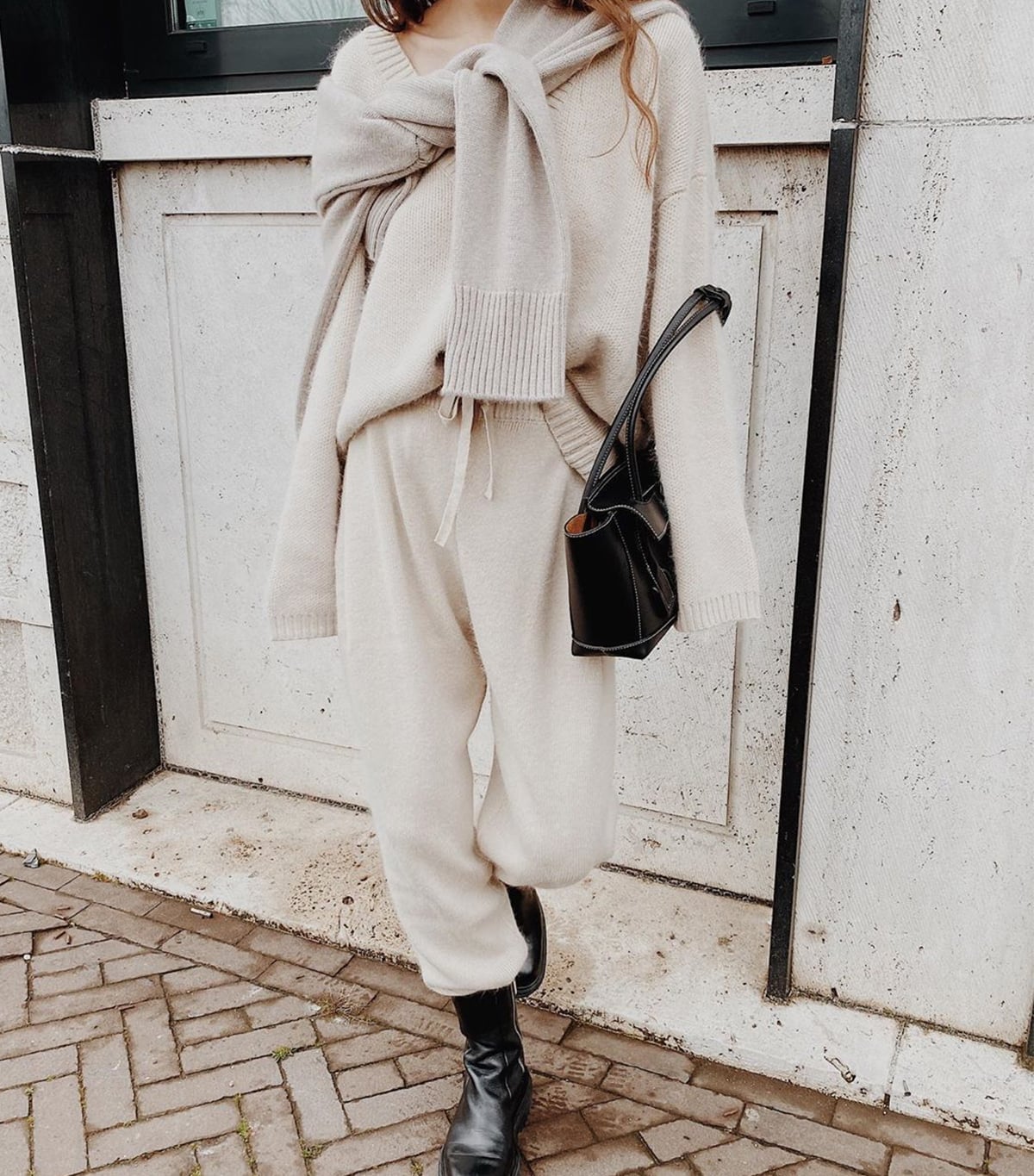 Oatmeal knit set with chunky boots and scarf Oatmeal knit set with chunky boots and scarf — Jogging Outfits