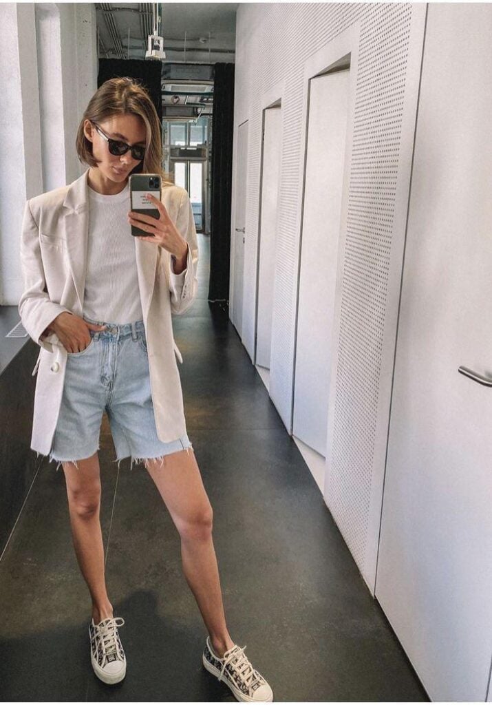 Bermuda Shorts with Off-White Blazer and Sneakers Bermuda Shorts with Off-White Blazer and Sneakers — Jorts Outfits