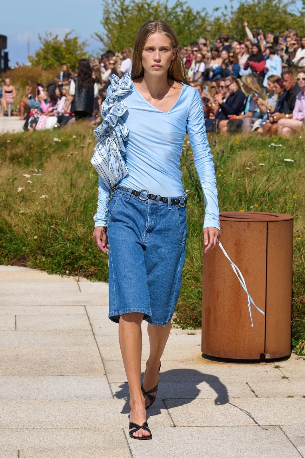 Dark Wash Jorts with Ruched Sleeve Top Dark Wash Jorts with Ruched Sleeve Top — Jorts Outfits