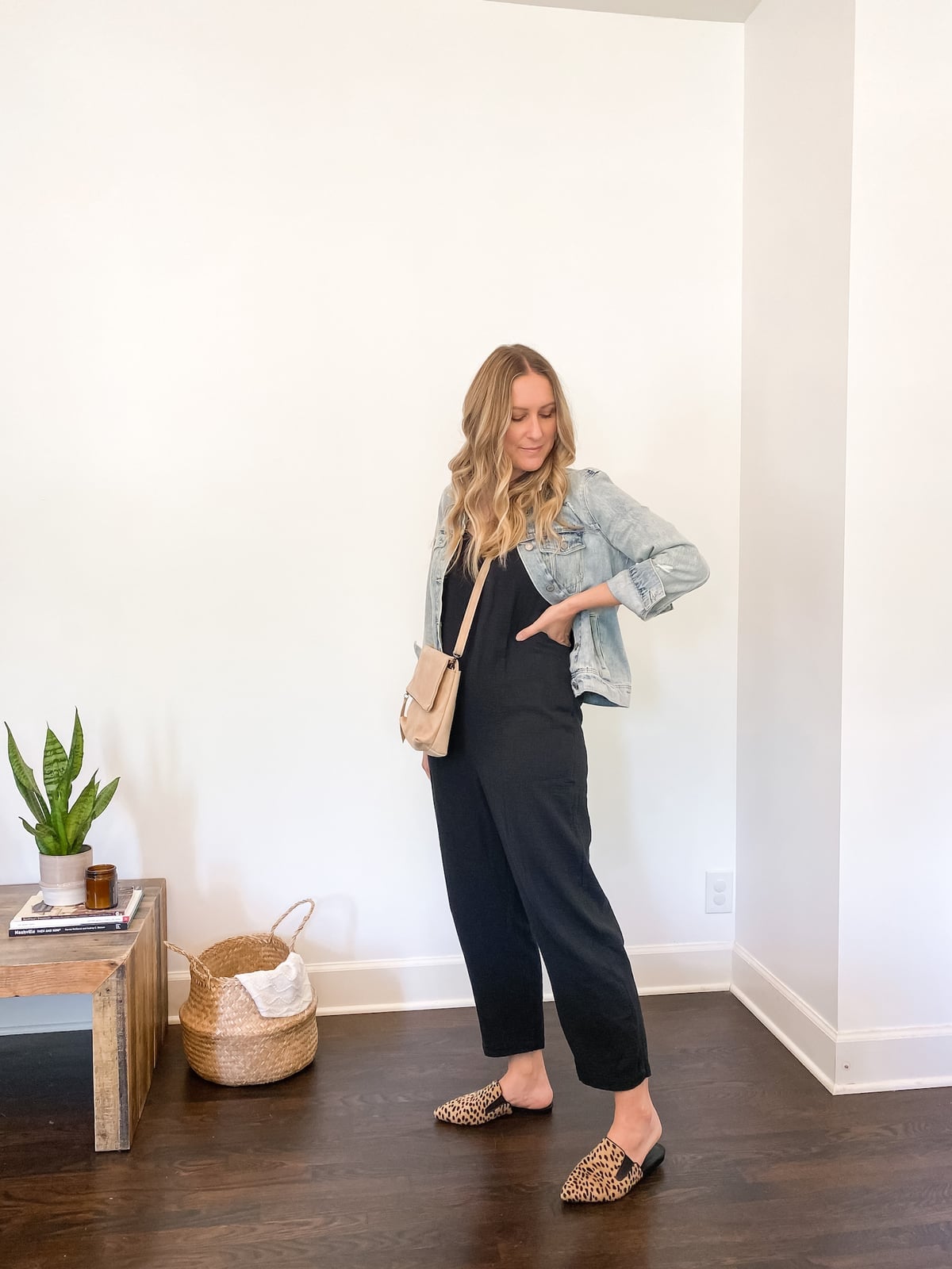 Black linen wide leg jumpsuit with denim jacket Black linen wide leg jumpsuit with denim jacket — Jumpsuit Outfits