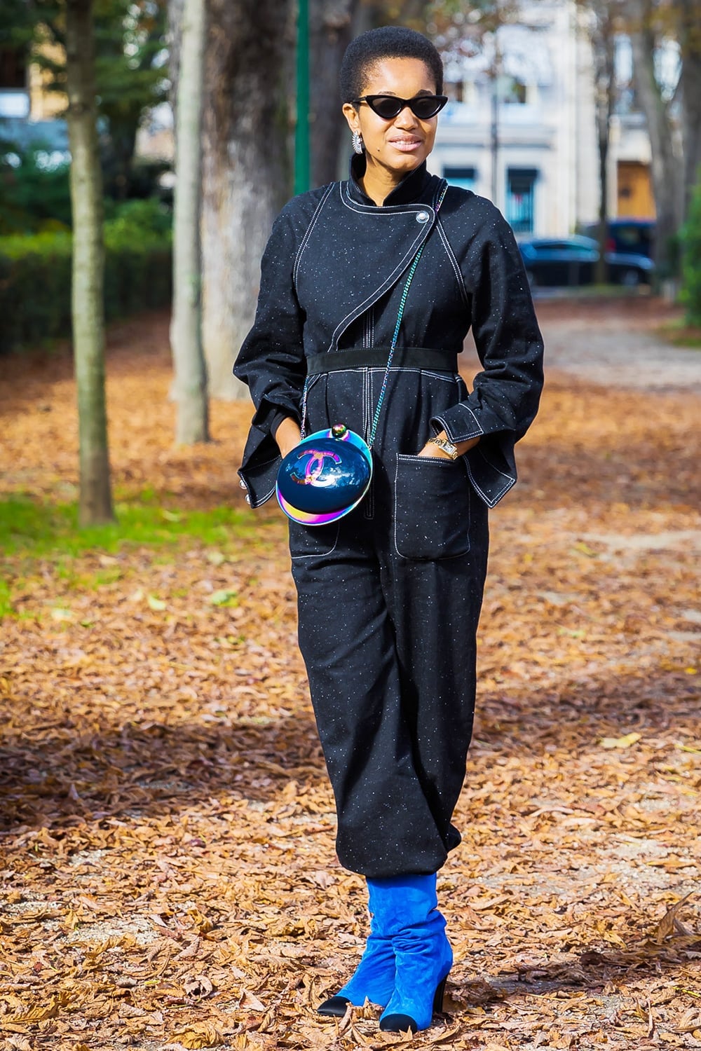 Black utility jumpsuit with blue ankle boots Black utility jumpsuit with blue ankle boots — Jumpsuit Outfits