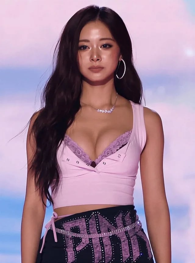 Lace-trimmed pink crop top Lace-trimmed pink crop top — K-pop Outfits