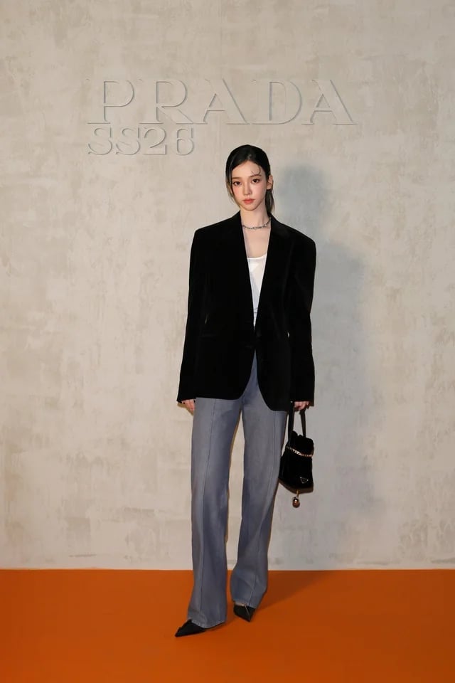 Oversized velvet blazer with gray trousers Oversized velvet blazer with gray trousers — K-pop Outfits
