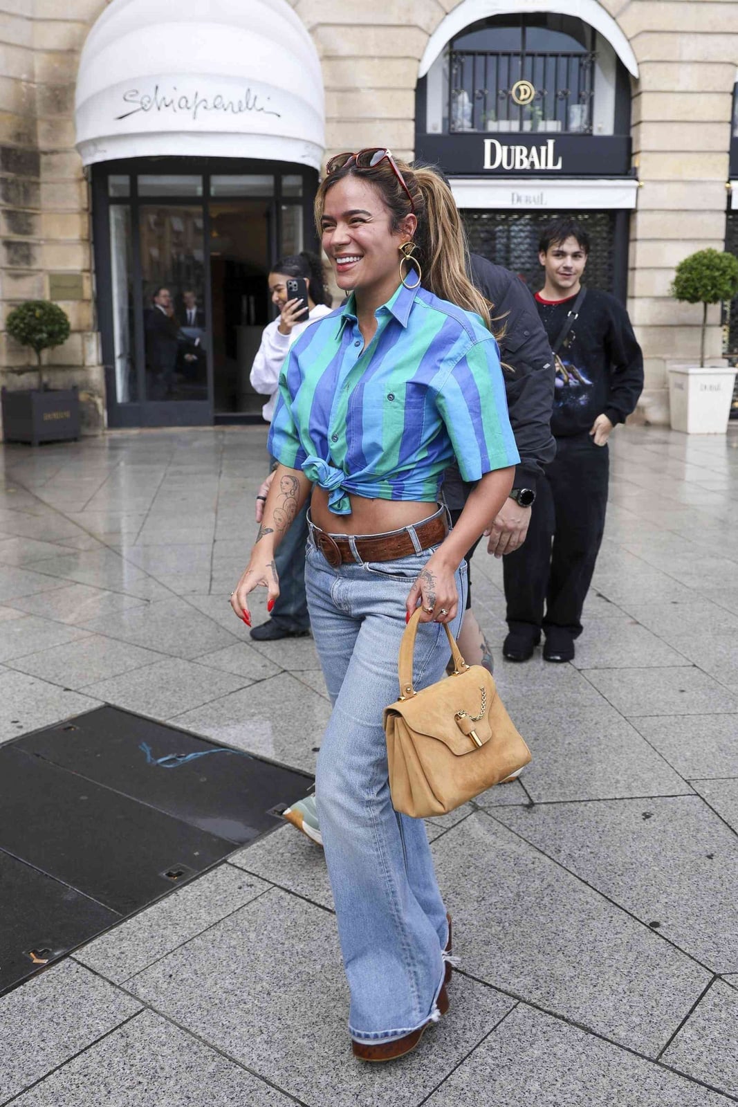 Striped tie-front shirt and flared jeans street style Striped tie-front shirt and flared jeans street style — Karol G Outfit