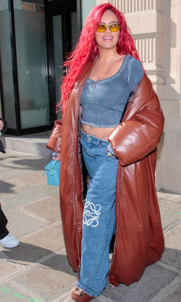 Oversized leather coat street style Oversized leather coat street style — Karol G Outfit