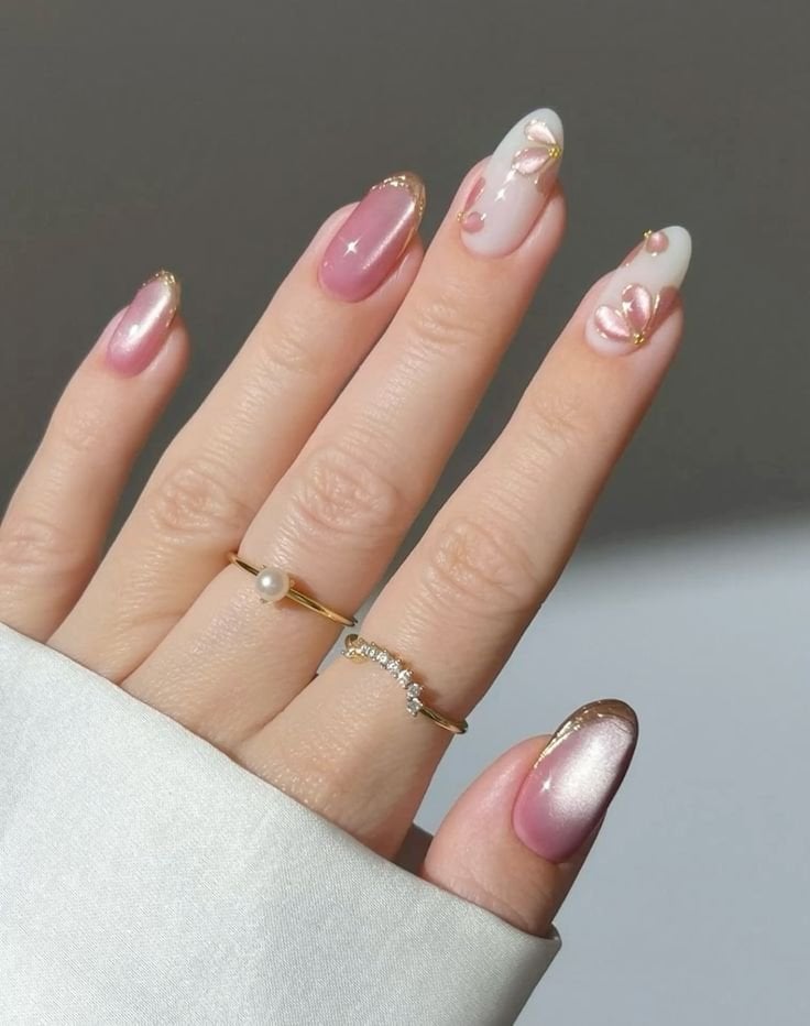 Pink Shimmer French Tip Medium Almond Nails, золотой френч Pink Shimmer French Tip Medium Almond Nails, золотой френч — Katseye Nails