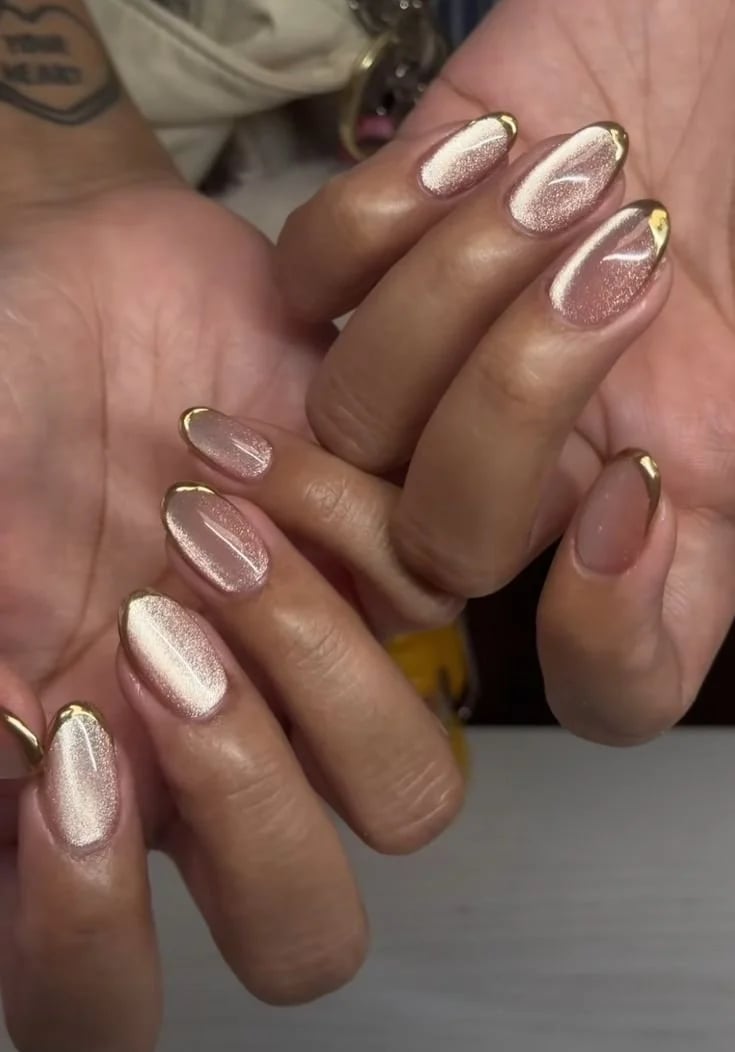 Nude Cat-Eye Short Oval Nails with Gold French Tips Nude Cat-Eye Short Oval Nails with Gold French Tips — Katseye Nails