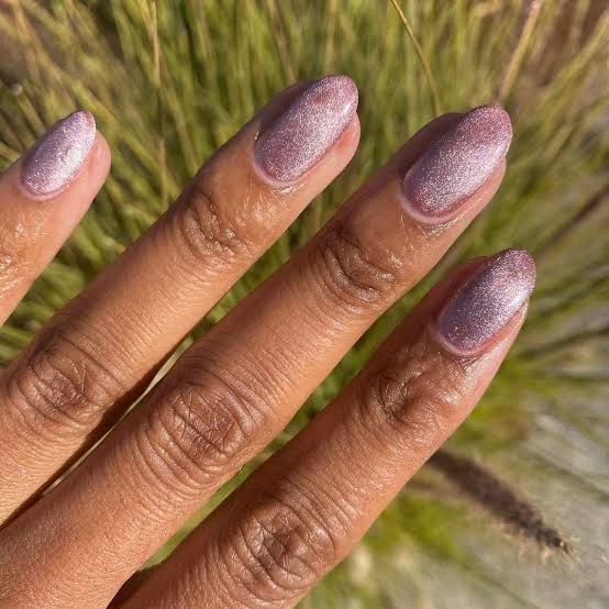 Light Pink Shimmer Cat-Eye Short Oval Nails Light Pink Shimmer Cat-Eye Short Oval Nails — Katseye Nails
