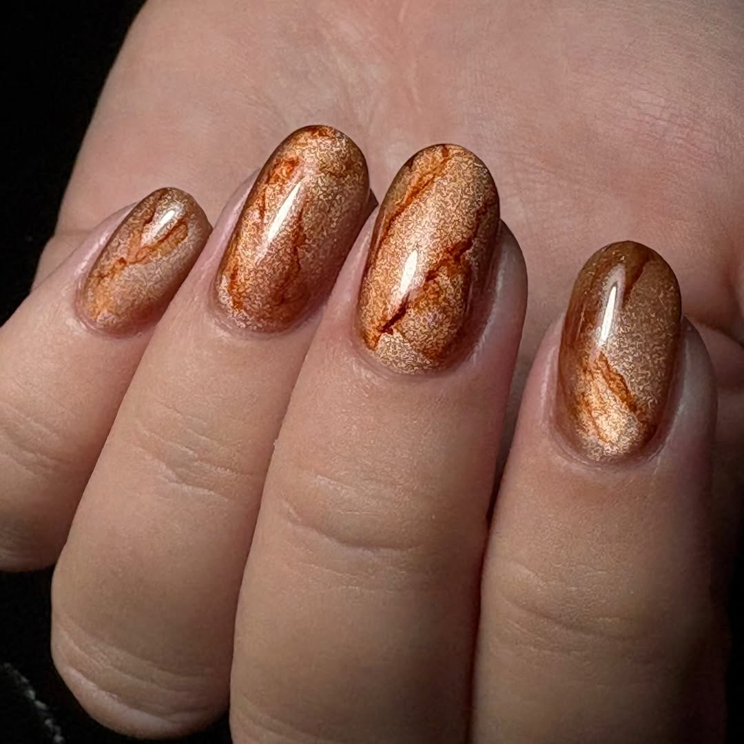 Bronze Marbled Cat-Eye Medium Oval Nails Bronze Marbled Cat-Eye Medium Oval Nails — Katseye Nails