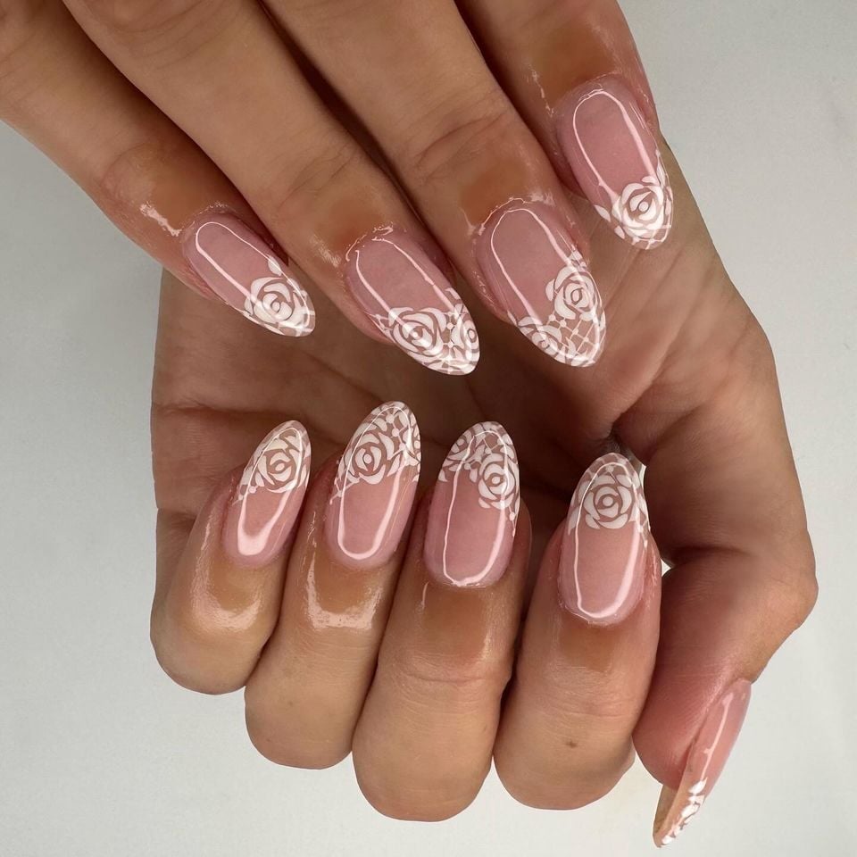 Medium Almond Rose Lace French Nails, миндаль Medium Almond Rose Lace French Nails, миндаль — Lace Nails