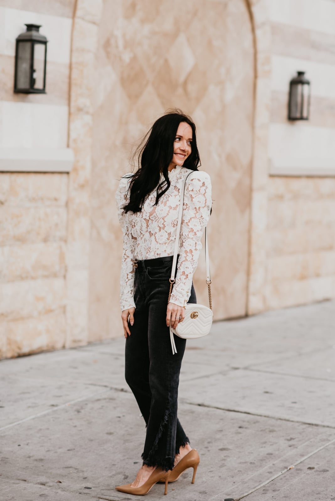 White Lace Top With Voluminous Sleeves And Black Jeans, Close-Up Take White Lace Top With Voluminous Sleeves And Black Jeans, Close-Up Take — Lace Top Outfit
