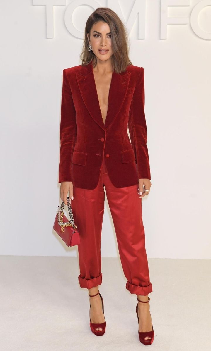 Monochromatic Red Velvet Evening Ensemble Monochromatic Red Velvet Evening Ensemble — Latina Outfits
