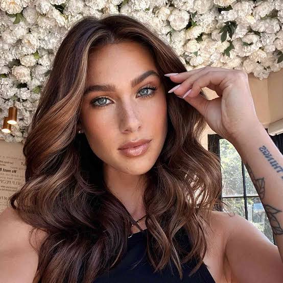 Collarbone Layered Cut With Side Part Collarbone Layered Cut With Side Part — Layers Hair