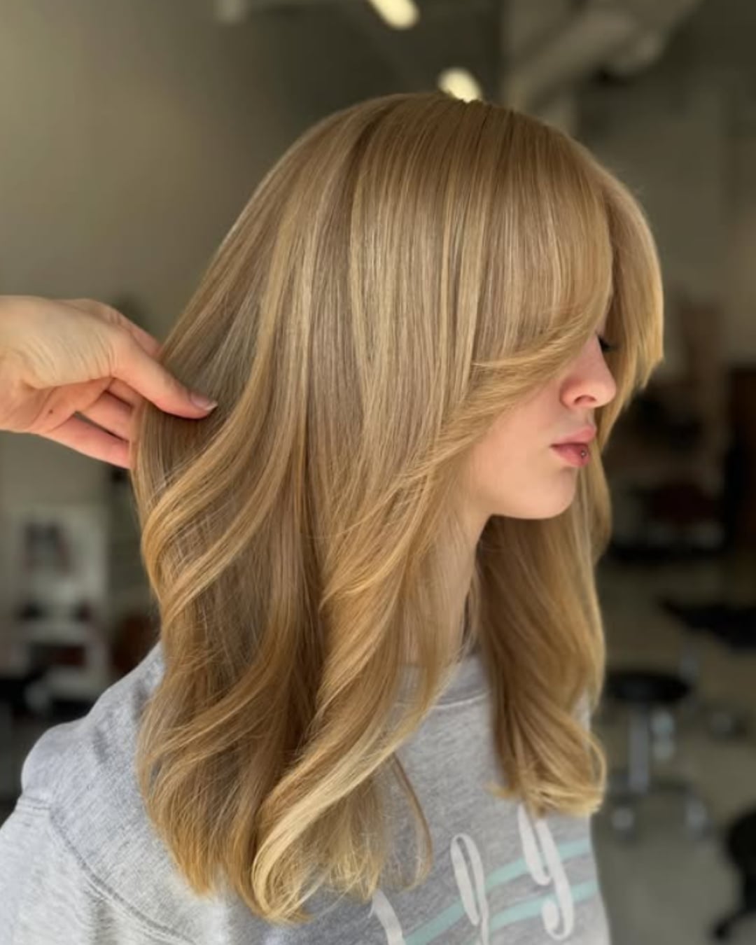 Collarbone Honey Blonde Layers With Curtain Bangs Collarbone Honey Blonde Layers With Curtain Bangs — Layers Hairstyles