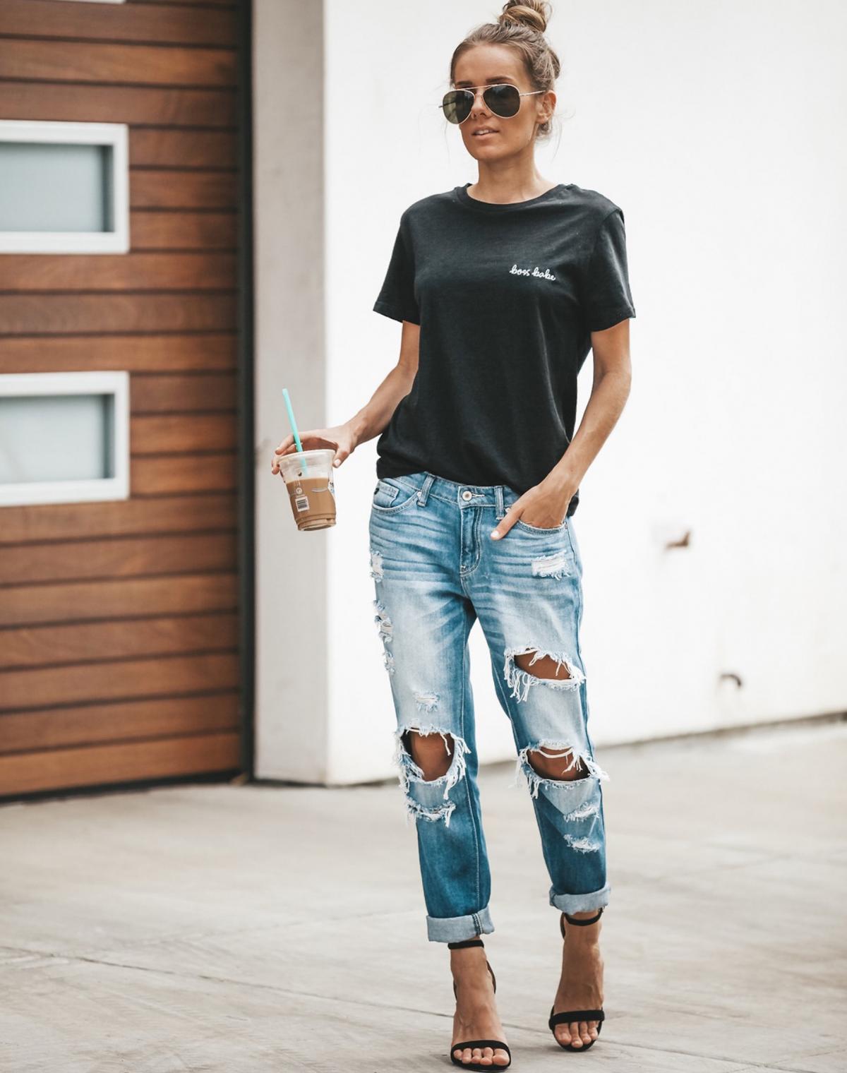 Gray t-shirt with ripped cuffed jeans Gray t-shirt with ripped cuffed jeans — Lazy Outfits
