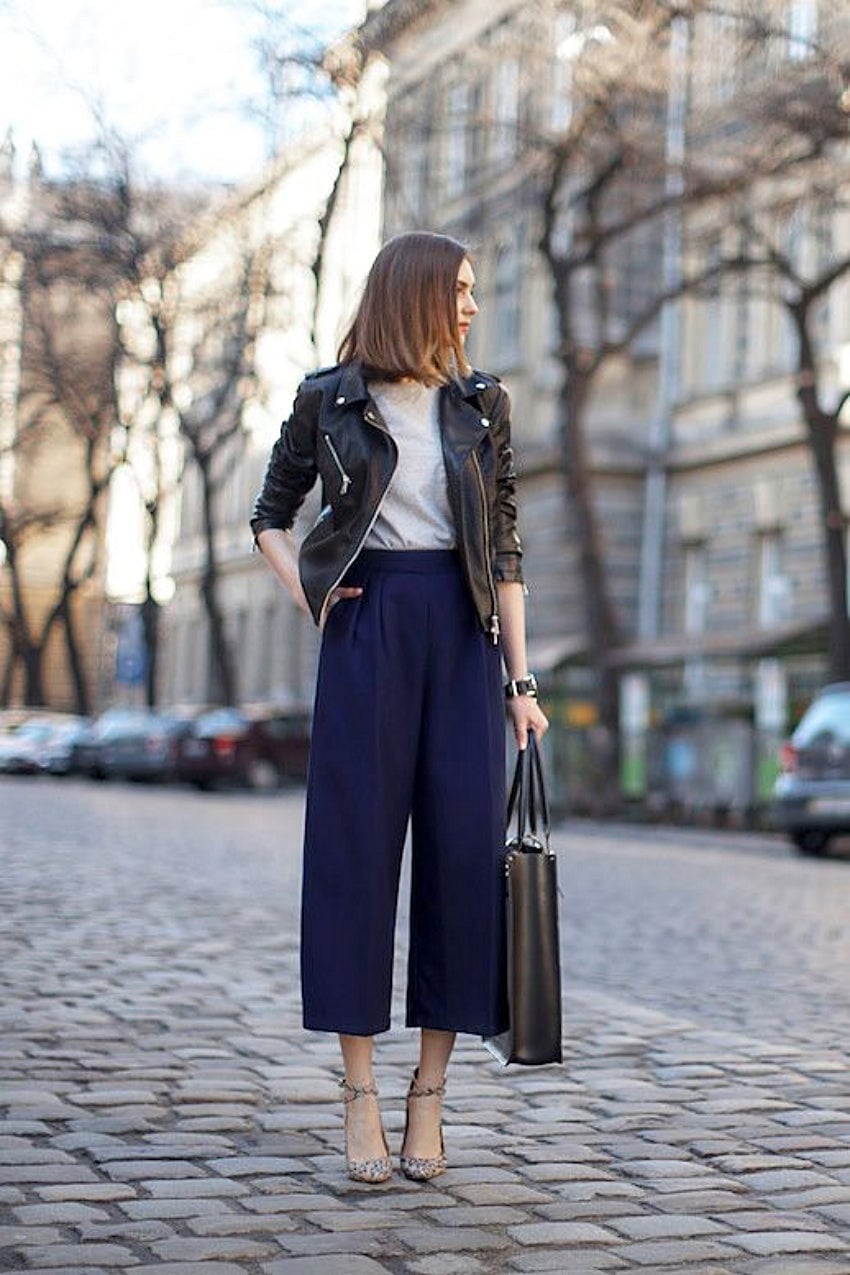 Black leather moto jacket with gray t-shirt and navy culottes Black leather moto jacket with gray t-shirt and navy culottes — Leather Jacket Outfits Women