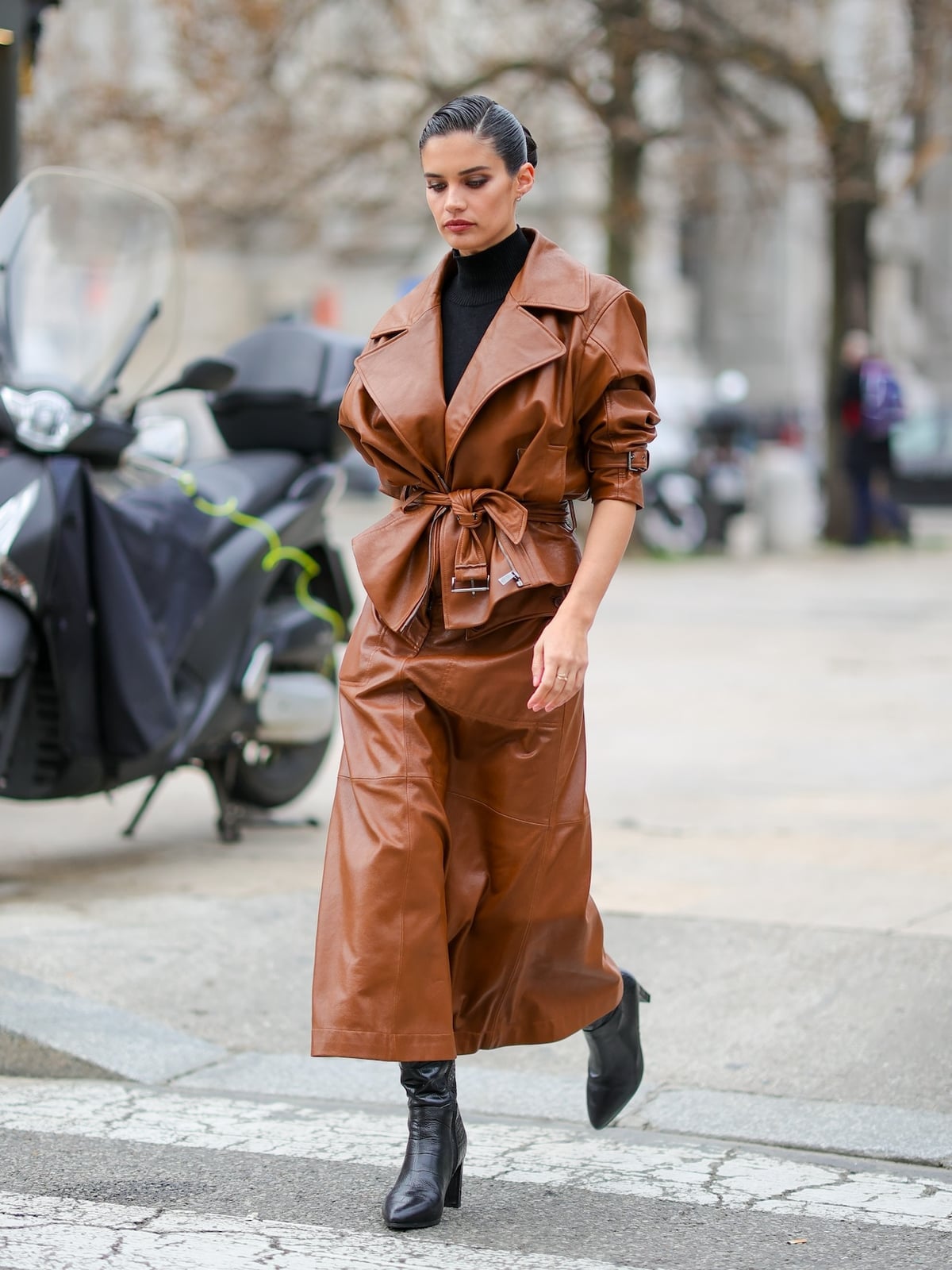 Brown leather midi skirt with leather trench coat, Close-Up Take Brown leather midi skirt with leather trench coat, Close-Up Take — Leather Skirt Outfits