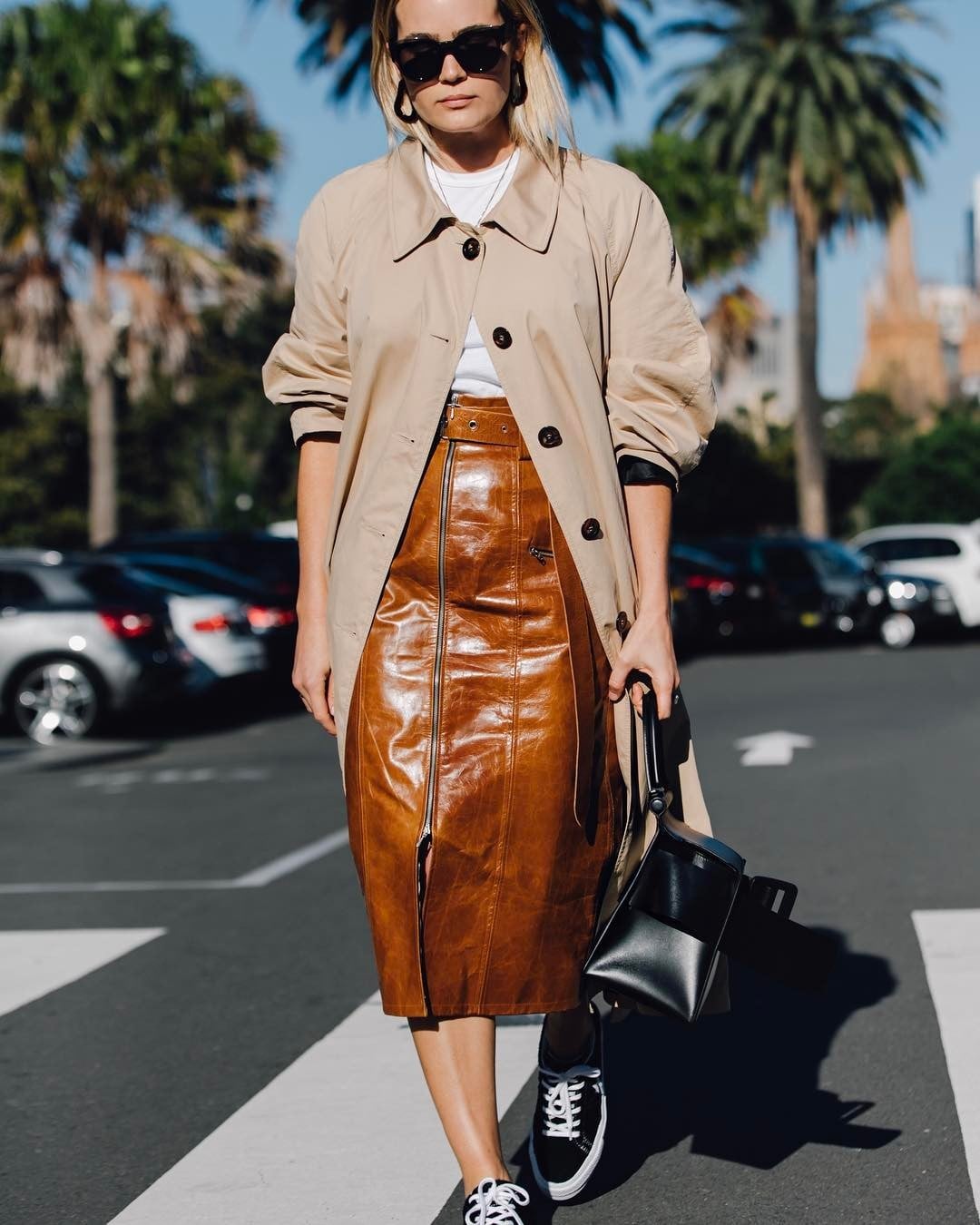 Brown leather midi skirt with zipper and trench coat, Black Handbag Brown leather midi skirt with zipper and trench coat, Black Handbag — Leather Skirt Outfits