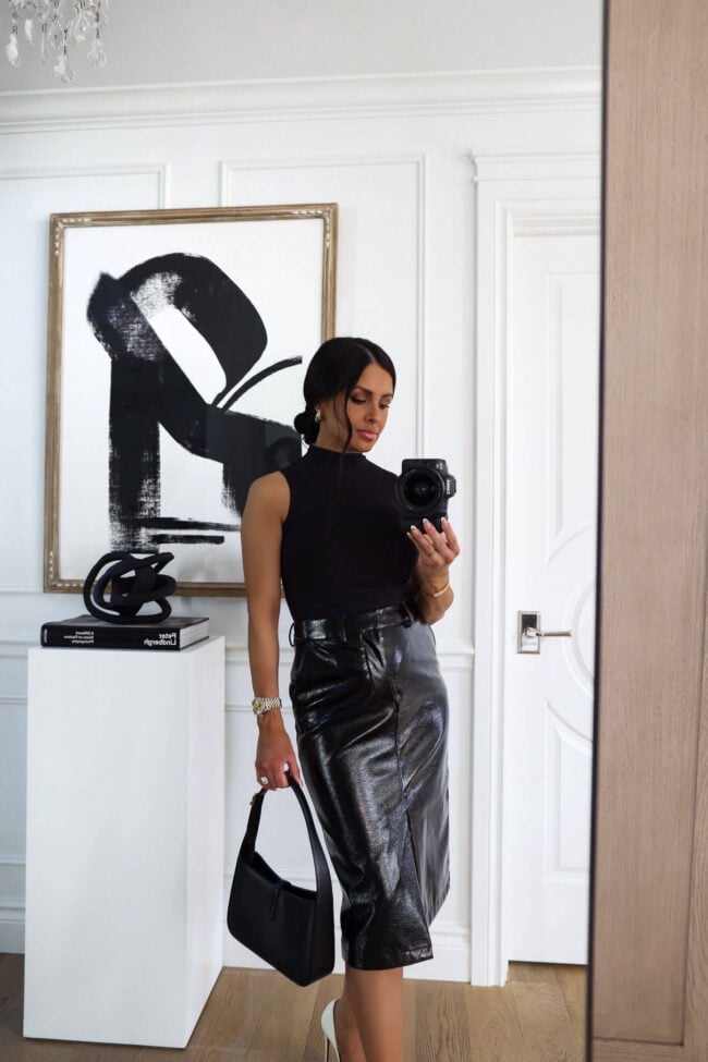 Textured black faux leather pencil skirt with white heels Textured black faux leather pencil skirt with white heels — Leather Skirt Outfits