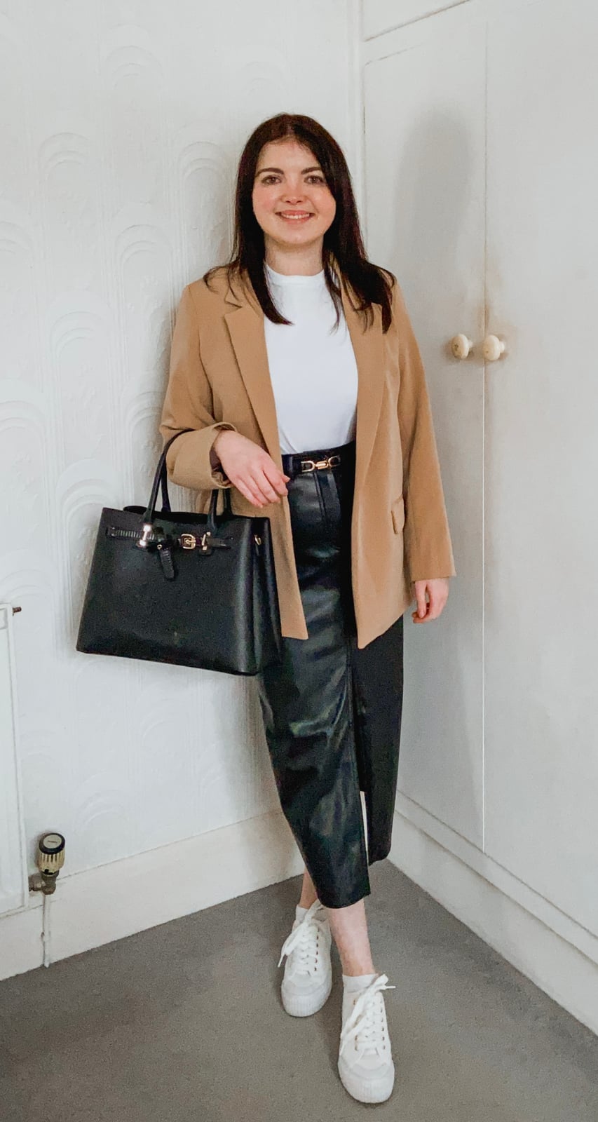Black faux leather midi skirt with slit and camel blazer Black faux leather midi skirt with slit and camel blazer — Leather Skirt Outfits