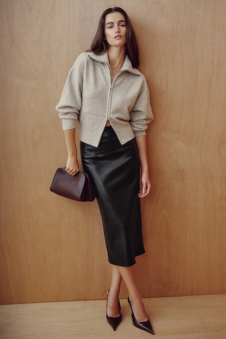 Black faux leather straight midi skirt with zip-up cardigan Black faux leather straight midi skirt with zip-up cardigan — Leather Skirt Outfits