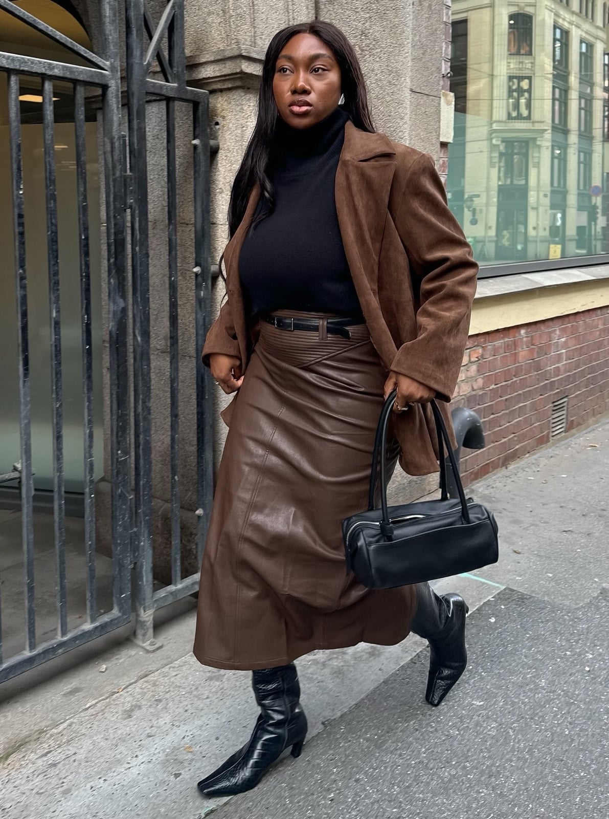 Brown leather midi skirt with turtleneck and blazer Brown leather midi skirt with turtleneck and blazer — Leather Skirt Outfits