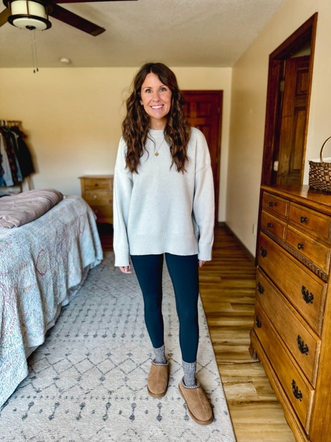 Dark blue seamless leggings with a gray oversized, Close-Up Take Dark blue seamless leggings with a gray oversized, Close-Up Take — Leggings Outfits