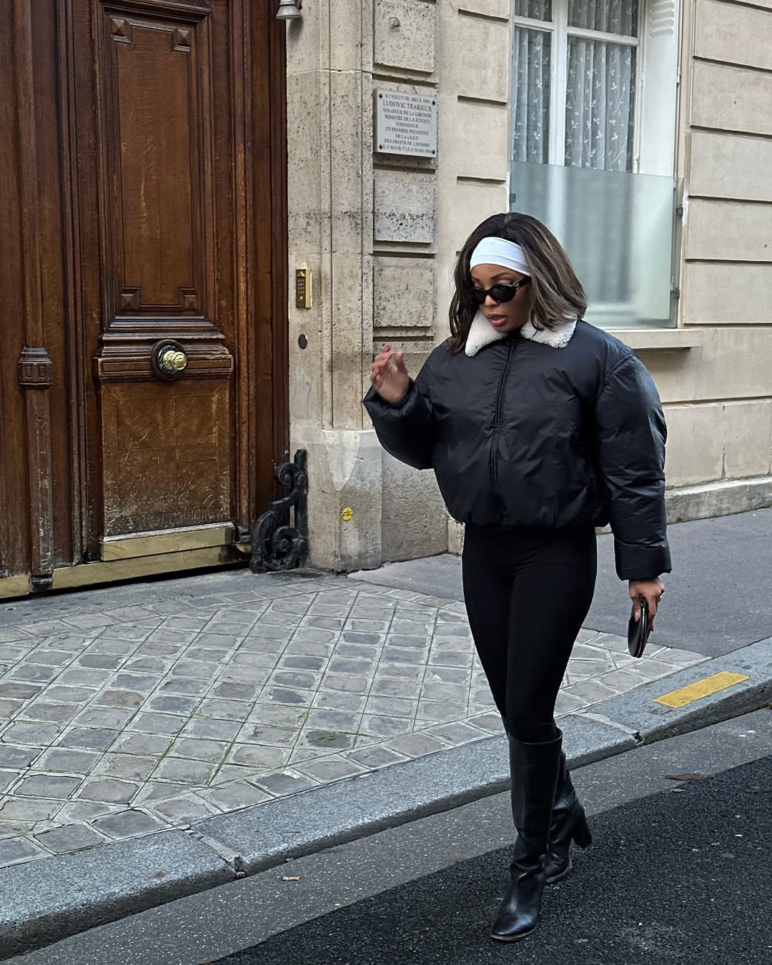 Black leggings with a black puffer jacket Black leggings with a black puffer jacket — Leggings Outfits