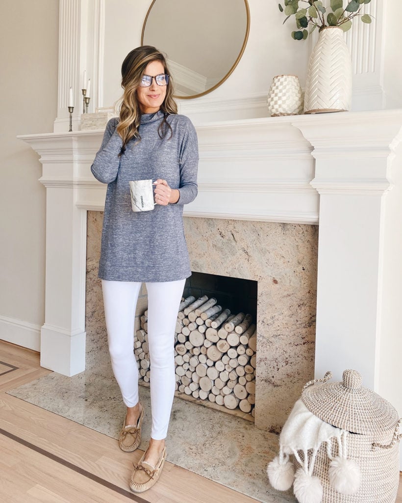 White leggings with a gray tunic sweater, Tan Loafers White leggings with a gray tunic sweater, Tan Loafers — Leggings Outfits