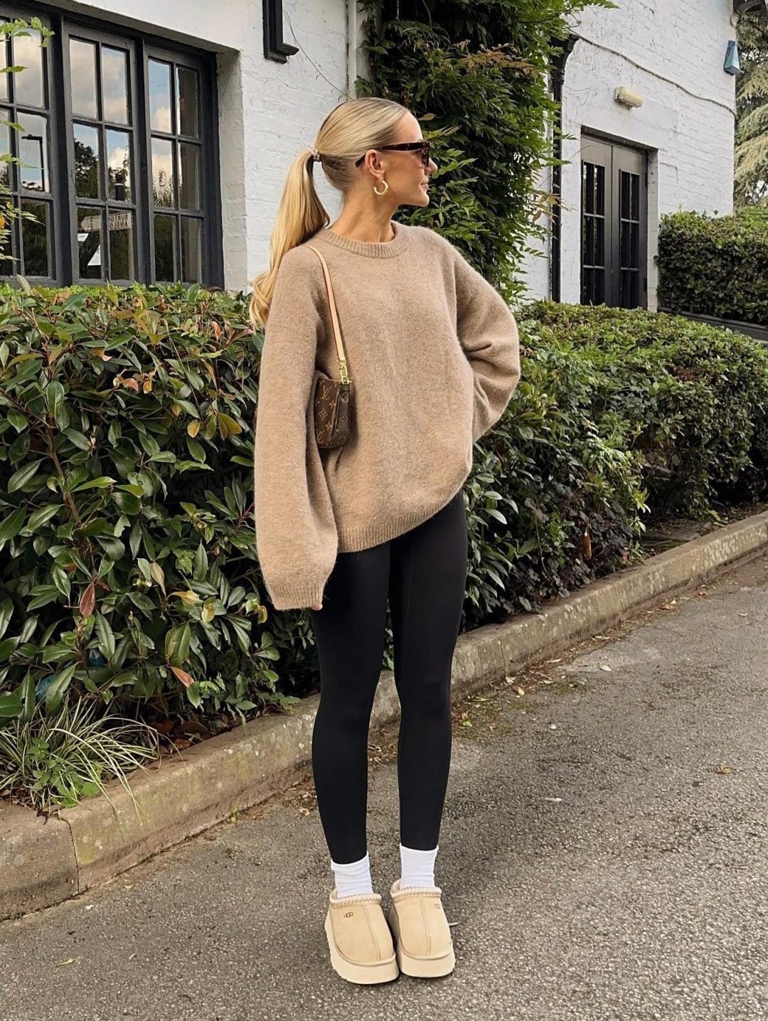 Oversized Knit Sweater With Black Leggings Oversized Knit Sweater With Black Leggings — Leggings Outfits Casual