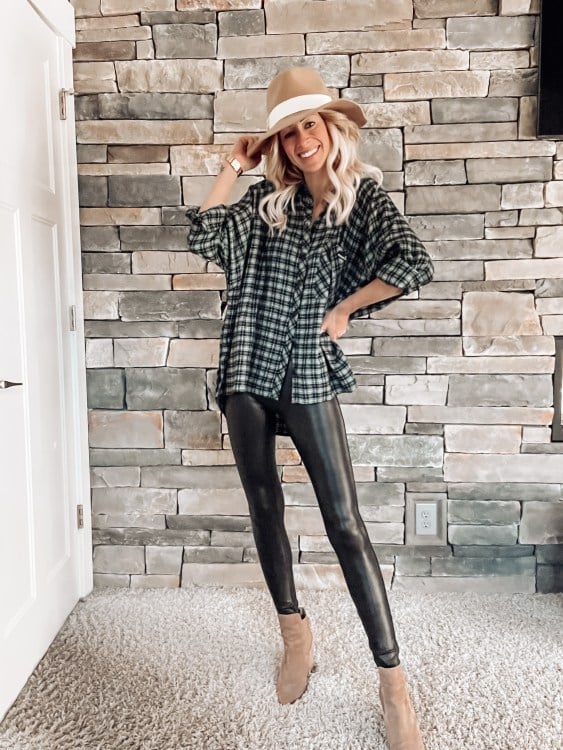 Plaid Shirt With Faux Leather Leggings And Ankle Boots Plaid Shirt With Faux Leather Leggings And Ankle Boots — Leggings Outfits Casual
