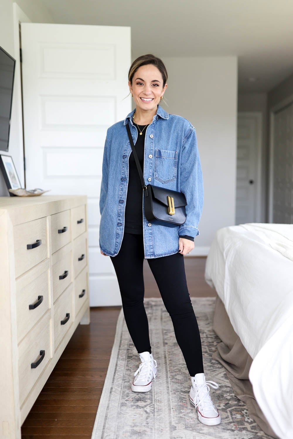 Denim Jacket With Leggings And Sneakers Denim Jacket With Leggings And Sneakers — Leggings Outfits Casual